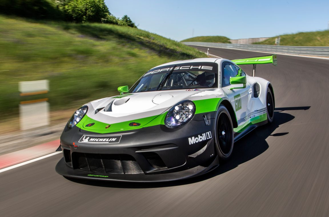 Am Nürburgring enthüllt die neue Rennversion des Porsche 20 GT20 ...