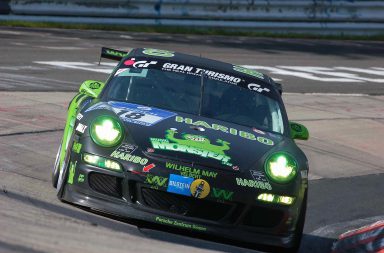 Mit dem "Music Monster" am Limit auf der Nürburgring-Nordschleife: 2009 trat die Firma Uwe Alzen Automotive als Einsatzteam nachhaltig in Erscheinung, Mit dem 420-PS-Cup-Porsche lautete die Devise: Zurück zu den Wurzeln! Original-Archivbild: Carsten Krome Netzwerkeins